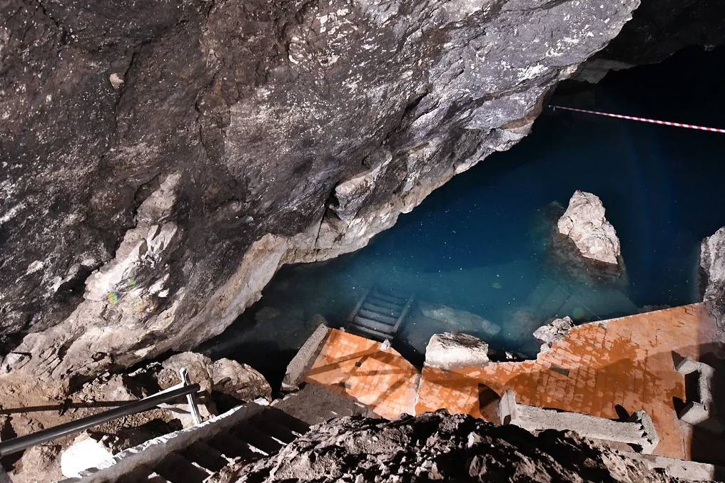 Kow Ata Underground Lake